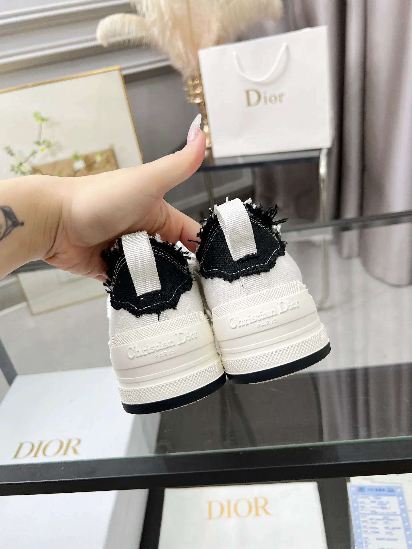 Men's Men's Shoes 💰480 Dior Dior 2025 Presbyopia Embroidery Thick-soled Canvas Shoes Casual Sneakers This Walk'n'Dior thick-soled sneaker is a fashionable item that enhances the style of the series. Oblique printed cotton embroidered upper with comfortable platform sole, tongue and Christian Dior Homme 💰aris signature laces. Can add fashionable temperament to any casual look Size: 35-45